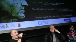 Reżyser Jan Jakub Kolski (L), dziennikarz Jacek Rakowiecki i Maria Blandzi, filmowa Jadzia podczas pokazu prasowego filmu "Las, 4 rano". Fot. PAP/L. Szymański
