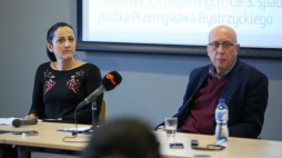 Dyrektor Muzeum Armii Krajowej Marek Lasota i wicedyrektor Joanna Mrowiec. Fot. PAP/S. Rozpędzik