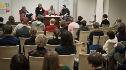 Debata zorganizowanej przez Narodowe Centrum Kultury i Muzeum Historii Polski „Kto nas uczy historii? O pozaszkolnych sposobach uczenia (się) o przeszłości”. Fot.: Zuzanna Pol. Źródło: Narodowe Centrum Kultury
