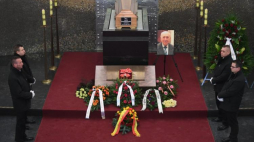 Uroczystości pogrzebowe Jerzego Pomianowskiego w domu pogrzebowym na Cmentarzu Wojskowym na warszawskich Powązkach. Fot. PAP/B. Zborowski 