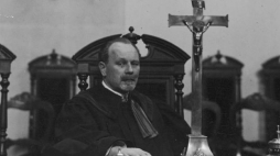 Przewodniczący składu sędziowskiego sędzia Klemens Hermanowski w czasie rozprawy. Fot. NAC