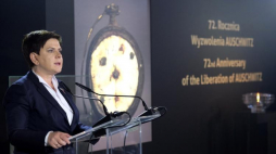 Premier Beata Szydło przemawia w budynku "Sauny" na terenie byłego obozu Auschwitz II-Birkenau w Oświęciumu, podczas obchodów 72. rocznicy wyzwolenia niemieckiego obozu KL Auschwitz-Birkenau. Fot. PAP/A. Grygiel