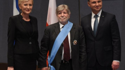 Prezydent RP Andrzej Duda (P) oraz pierwsza dama Agata Kornhauser-Duda podczas uroczystości wręczenia Orderu Orła Białego byłemu ambasadorowi Izraela w Polsce Szewachowi Weissowi. Fot. PAP/R. Pietruszka