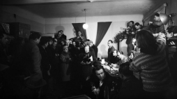 I sekretarz KC PZPR Władysław Gomułka z żona Zofią w komisji wyborczej - wybory do Sejmu. Warszawa, 20.01.1957. Fot. PAP/CAF/J. Baranowski