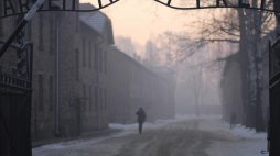 Brama byłego obozu Auschwitz I. Fot. PAP/A. Grygiel