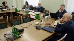 Członkowie Rady Mediów Narodowych: przewodniczący Krzysztof Czabański (C), Elżbieta Kruk (L), Juliusz Braun (P) i Grzegorz Podżorny (2P) i Joanna Lichocka (2L). Warszawa, 01.02.2017. Fot. PAP/T. Gzell 