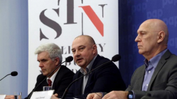 Członkowie Społecznego Trybunału Narodowego (L-P): prof. Tomasz Panfil, prezes fundacji "Łączka" Tadeusz Płużański, Leszek Żebrowski. Warszawa, 09.02.2017. Fot. PAP/T. Gzell