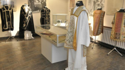 Wystawa zabytkowych szat liturgicznej w Muzeum Ziemi Piskiej. Fot. Muzeum Ziemi Piskiej