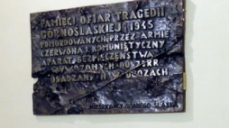 W katowickim kościele św. apostołów Piotra i Pawła odsłonięto tablicę poświęconą ofiarom Tragedii Górnośląskiej. Fot. PAP/A. Grygiel