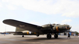 Bombowiec Boeing B-17. Fot. PAP/T. Gzell 