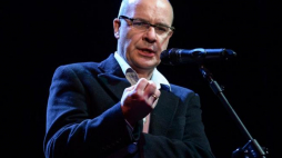 Reżyser teatralny Piotr Cieplak odebrał Nagrodę im. Zygmunta Huebnera "Człowiek Teatru 2017". Fot. PAP/M. Obara 