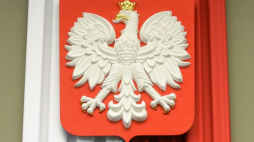 Godło i flaga Polski. Fot. PAP/M. Obara