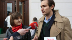 Monika Helak i Filip Konopczyński podczas konferencji prasowej Komitetu Kryzysowego Humanistyki Polskiej. Fot. PAP/L. Szymański