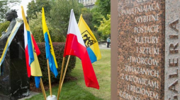 Plenerowa galeria artystyczna w Katowicach - odsłonięcie rzeźby honorującej Wojciecha Kilara. 2014 r. Fot. PAP/A. Grygiel 