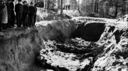 Ekshumacja zwłok polskich oficerów zamordowanych w 1940 r. w Katyniu. 1943 r. Fot. PAP/CAF/Archiwum 