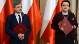 Minister edukacji narodowej Anna Zalewska (P) i podsekretarz stanu w MEN Maciej Kopeć. Fot. PAP/J. Kamiński