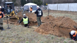 Fundacja Niezłomni prowadzi na krakowskim cmentarzu Rakowickim poszukiwania miejsc pochówku ofiar komunistycznego terroru. 17.03.2017. Fot. PAP/J. Bednarczyk
