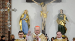 Kard. Kazimierz Nycz przewodniczy mszy św. dziękczynnej w bazylice katedralnej św. Michała Archanioła i św. Floriana Męczennika w Warszawie za 25-lecie diecezji warszawsko- praskiej. Fot. PAP/M. Obara