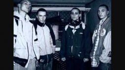 Zespół "Paktofonika". Piotr Łuszcz 2 od prawej. Źródło: You Tube