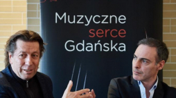 Nowy dyrektor Artystyczny Polskiej Filharmonii Bałtyckiej George Tchitchinadze (P) i odchodzący dyrektor Ernst van Tiel. Fot. PAP/A. Warżawa 