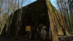 Bunkier Adolfa Hitlera w Wilczym Szańcu. Fot. PAP/T. Waszczuk