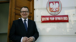 Rzecznik praw obywatelskich Adam Bodnar przed siedzibą urzędu. Warszawa, 02.04.2017. Fot. PAP/T. Gzell