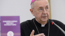 Przewodniczący Konferencji Episkopatu Polski abp Stanisław Gądecki podczas prezentacji dokument KEP nt. chrześcijańskiego kształtu patriotyzmu. Fot. PAP/J. Turczyk 