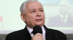  Prezes Prawa i Sprawiedliwości Jarosław Kaczyński podczas konferencji prasowej Społecznego Komitetu Budowy Pomników: śp. prezydenta Lecha Kaczyńskiego oraz Ofiar Tragedii Smoleńskiej 2010 r. Fot. PAP/P. Supernak