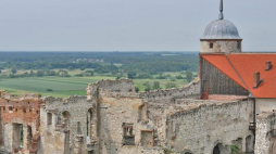 Zamek Firlejów w Janowcu nad Wisłą. Fot. PAP/W. Maluga