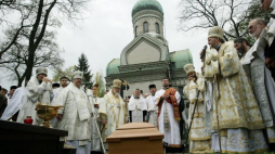 Pogrzeb abp. Jeremiasza na cmentarzu wolskim w Warszawie. Fot. PAP/T. Gzell