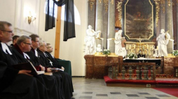Nabożeństwo wielkopiątkowe w ewangelicko-augsburskim kościele Jezusowym w Cieszynie. 2013 r. Fot. PAP/A. Grygiel 