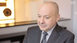 Maciej Łopiński, członek Społecznego Komitetu Budowy Pomników śp. Prezydenta L. Kaczyńskiego oraz Ofiar Tragedii Smoleńskiej. Źródło: serwis wideo PAP