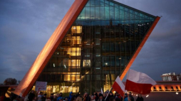 Pikieta Komitetu Obrony Demokracji przeciw ingerencji polityków w autonomię instytucji kultury przed budynkiem Muzeum II Wojny Światowej. Fot. PAP/A. Warżawa 