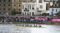 Oxford lepszy od Cambridge w 163. edycji prestiżowych regat wioślarskich. Fot. PAP/EPA