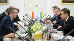 Minister prezydencki Krzysztof Szczerski (1L) oraz zastępca szefa administracji prezydenta Ukrainy Kostiantyn Jelisiejew (1P). 03.2016. Fot. PAP/J. Turczyk