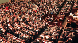 Sala posiedzeń podczas obrad Zgromadzenia Narodowego, które 2.04.1997 debatowało nad poprawkami prezydenta Aleksandra Kwasniewskiego zgłoszonymi do nowej konstytucji. Fot. PAP/CAF/P. Wierzchowski