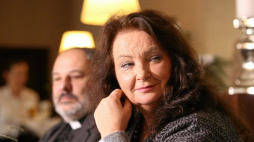 Ks. Tadeusz Isakowicz-Zaleski i Anna Dymna. Kraków, 09.01.2017. Fot. PAP/S. Rozpędzik