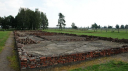 Ruiny krematorium V na terenie b. niemieckiego obozu Auschwitz II-Birkenau. Fot. Paweł Sawicki. Źródło: Muzeum Auschwitz
