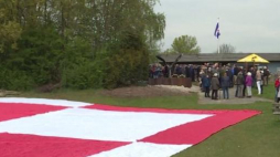 Holendrzy złożyli hołd polskim lotnikom Dywizjonu 305 z zestrzelonego w 1941 r. Wellingtona. Źródło: serwis wideo PAP