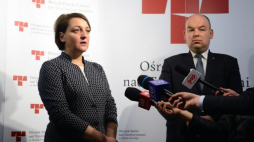 Wiceminister kultury Magdalena Gawin i wicemister spraw zagranicznych Jan Dziedziczak podczas konferencji prasowej w Instytucie Polskim w Wiedniu. 08.05.2017. Fot. PAP/J. Kamiński