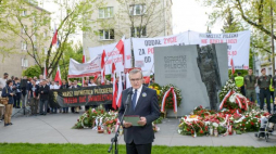 Minister kultury i dziedzictwa narodowego Piotr Gliński podczas uroczystości przy pomniku rotmistrza Pileckiego. Warszawa, 14.05.2017. Fot. PAP/M. Obara