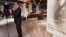 Prezes Instytutu Pamięci Narodowej Jarosław Szarek przemawia podczas otwarcia wystawy czasowej "Rotmistrz Witold Pilecki 1901-1948" w Muzeum II Wojny Światowej w Gdańsku. Fot. PAP/A. Warżawa