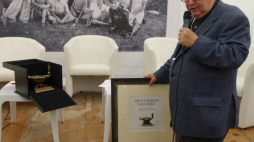 Serge Klarsfeld i nagroda Światło Pamięci. Źródło: Muzeum Auschwitz