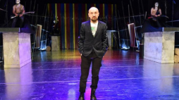 Jan Klata podczas próby spektaklu "Wesele" na scenie Starego Teatru w Krakowie. Fot. PAP/J. Bednarczyk 