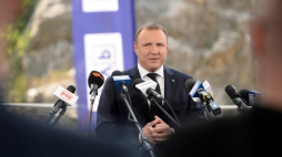 Prezes TVP Jacek Kurski podczas konferencji prasowej w amfiteatrze "Kadzielnia" w Kielcach. Fot. PAP/P. Polak