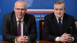 Marek Mikos i wicepremier, minister kultury Piotr Gliński podczas konferencji prasowej w Ministerstwie Kultury w Warszawie. Fot. PAP/J. Kamiński