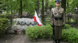 Na warszawskich Powązkach uczczono pamięć ludności polskiej i żydowskiej zamordowanej w latach 1941-44 w Ponarach - obecnie dzielnicy Wilna – przez oddziały SS, policji niemieckiej i kolaboracyjnej policji litewskiej. Fot. PAP/P. Supernak