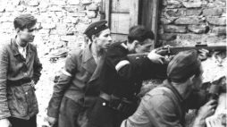 Powstańcy warszawscy. Fot. PAP/CAF/Reprodukcja 