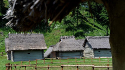 Skansen archeologiczny „Karpacka Troja” w Trzcinicy na Podkarpaciu. Fot. PAP/D. Delmanowicz
