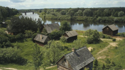 Skansen Kurpiowski im. Adama Chętnika. Nowogród, 1984 r. Fot. PAP/W. Kryński